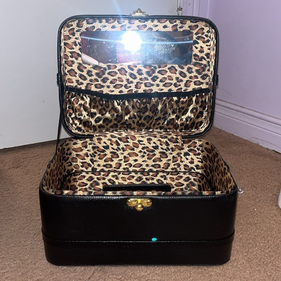 Black & Gold Leather Makeup Travelling Case with Leopard interior - Picture 3 of 3